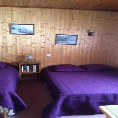 Le Char Apartment *